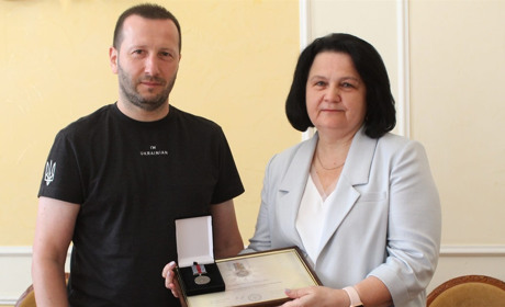 Неоніла Андрійчук — єдина серед очільниць громад Хмельниччини отримала відзнаку від Президента