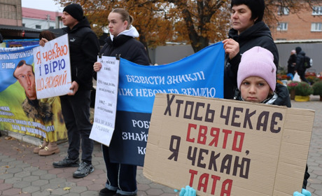 У Жмеринці щонеділі проходить акція на підтримку безвісти зниклих захисників України