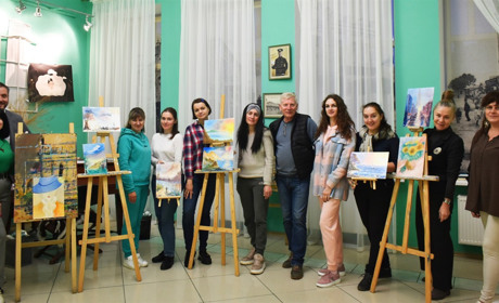 У Жмеринці для переселенців провели майстер-клас з живопису «Мистецтво у кожному»