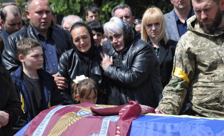 Чортків`яни зустріли тіло загиблого на Донеччині земляка Сергія Марущака