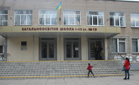 У Мелітополі колективи шкіл і дитсадків виселяють і розселяють: що планують робити