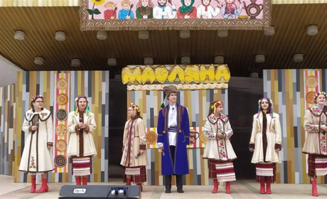 Їли млинці та палили опудало: в Южному відсвяткували Масляну (ФОТО)