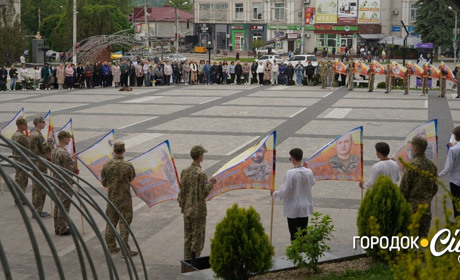 Городок вшанував Героїв: 78 загиблих воїнів та десятки зниклих безвісти