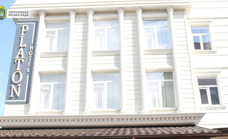 У Херсоні відкрився новий готель-артпростір. Як це і чому він особливий для херсонських художників
