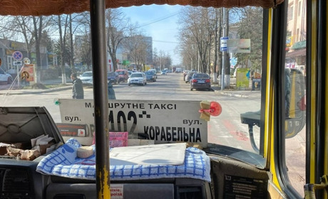 Як у Первомайську курсуватиме транспорт на Великдень та поминальні дні