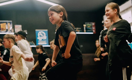 Танцювальна студія у Нікополі ONTOP запрошує дітей переселенців на безкоштовні заняття танцями