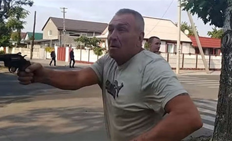 Нападнику на журналіста повернули пістолет