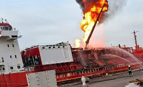 В Ізмаїлі горить турецький газовоз, Румунія евакуює Плауру (відео)