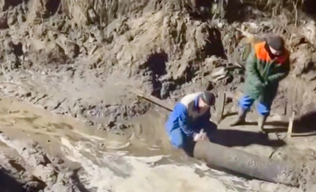 На Соборній у Сарнах тривають аварійні роботи: пояснили причину прориву та терміни відновлення