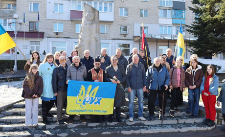 У день народження Кобзаря у Жмеринці відкрили пам’ятну дошку Героям Крут