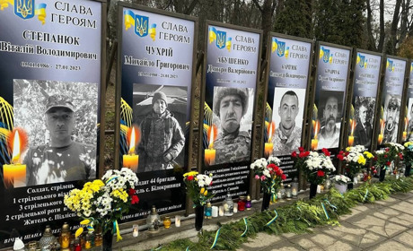 У річницю повномасштабного вторгнення у Кременці відкрили Алею пам'яті загиблих Героїв