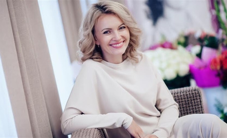 300 гостей,  молодята на кордоні і весілля з іноземцями: Антоніна Царук одружила 750 пар