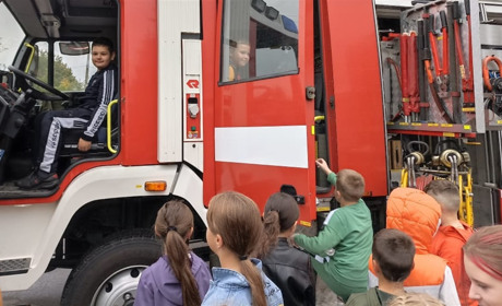 Учні Кагарлицького ліцею №3 відвідали пожежну частину, де відчули себе в ролі рятівників