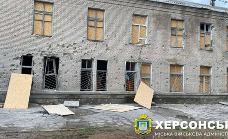 На Херсонщині окупанти завдали ударів по критичній та соціальній інфраструктурі, житловим будинкам