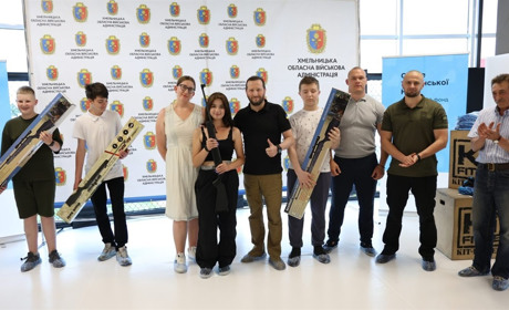 Спортивні школи Хмельниччини отримали новий інвентар для тренувань та змагань