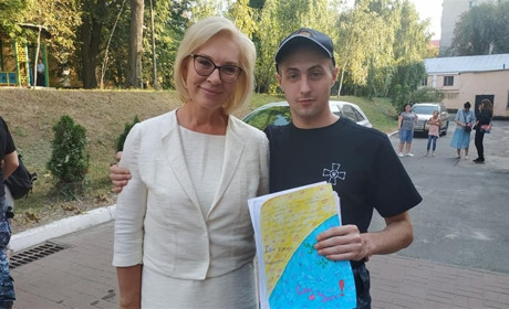 Моряк зі Сватового Євген Семидоцький разом з іншими звільненими моряками повернувся в Одесу