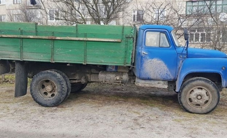 У Славуті поліцейські повідомили про підозру чоловікові, що викрав електроінструмент із авто