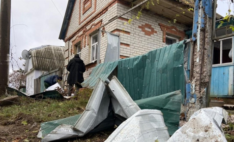 Через ворожі обстріли з артилерії і "Градів" пошкоджено 5 приватних будинків на Сумщині (фото)