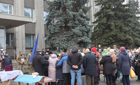 У Смілі в останню путь провели воїна та захисника Віталія Цьому