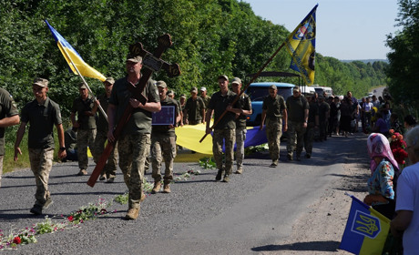 У Барській громаді попрощалися із захисником та Героєм Сергієм Чорним