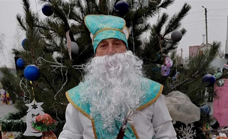 У День Святого Миколая в Петропавлівці засвітили головну ялинку селища (ФОТО)
