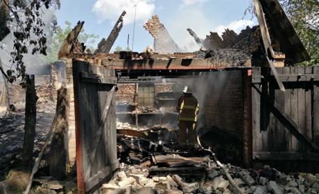 В селі Юшки Ржищівської ОТГ пожежа знищила будівлі та сіно