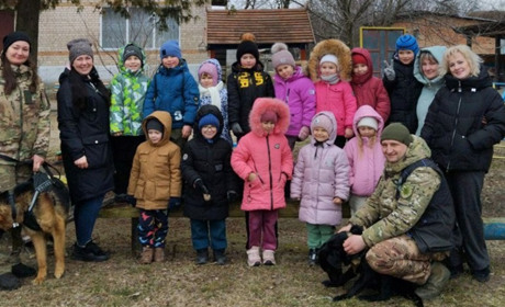 Доброта не знає віку. Глухівські дошкільнята зібрали допомогу для безпритульних тварин
