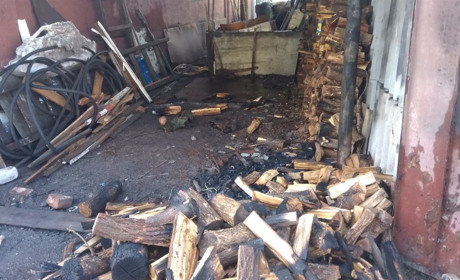 У Сватовому на Сосюри сталася пожежа. Через неї могли загорітися магазин і аптека