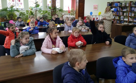 Міська бібліотека для дітей оголошує фотоконкурс «Різдво. Книга. Настрій.»