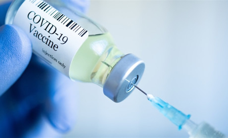 Триває вакцинація: чи буде вона ефективною і як себе почувають перші вакциновані?