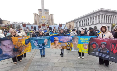 «Об’єднані тишею». Городоччанки долучилися до акції родин зниклих безвісти у Києві