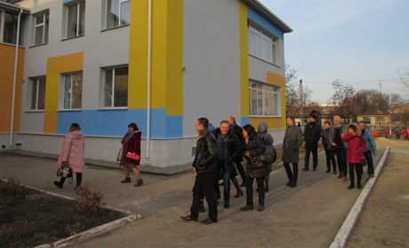 Норвежці приїхали до Сватового, аби перевірити на що витратили їх 600 тисяч євро