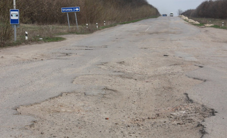 У області обіцяють масштабний ремонт доріг на Сватівщині. Де і коли ремонтуватимуть