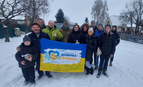 Діти прикордонних сіл Білопільщини отримали подарунки від волонтерів