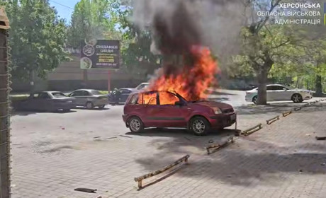 На Херсонщині внаслідок ворожих атак пошкоджені будинки та автівки, є постраждалі