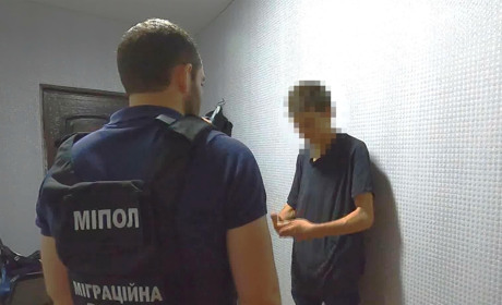 Поліцейські затримали 32-річного одесита за підозрою у розбещенні шестирічної дівчинки