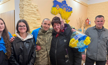 У Первомайську зустріли звільненого захисника України