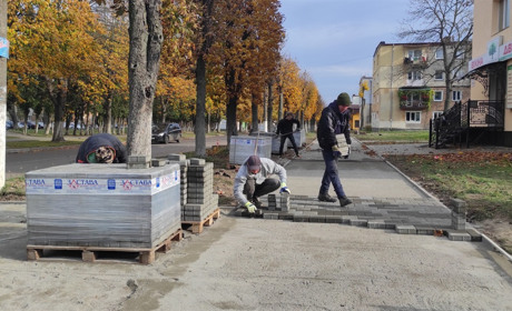 Тротуар на проспекті Шевченка, між вулицями Івасюка та Купчинського, відремонтували за 979 тис грн