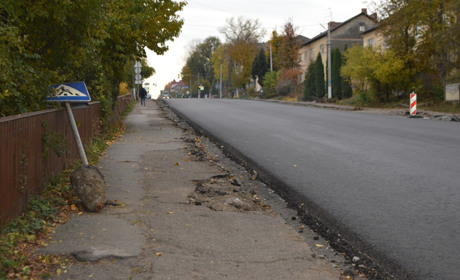 Коли будуть робити тротуари в Кіцмані: результати наради в міській раді