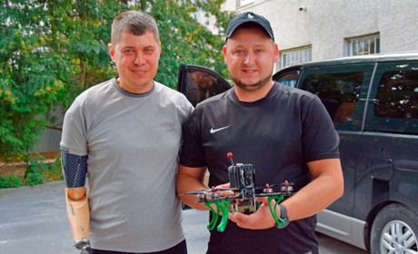 Жмеринчани передали на передову ще один дрон, який зробив військовий В'ячеслав Стражець