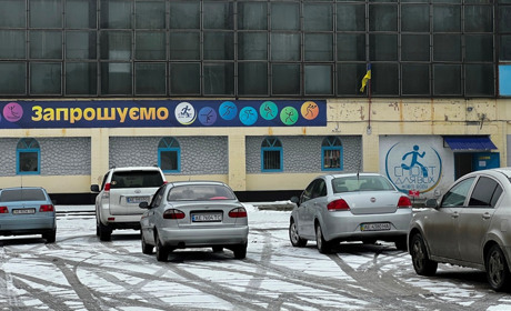 Швачці пропонують 12 000 грн; продавцю-консультанту - 8 500 грн: свіжі вакансії в Жовтих Водах