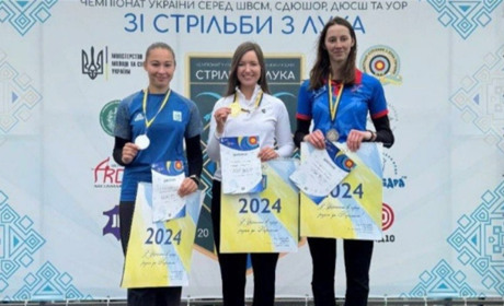 Спортсменка з Нової Каховки здобула «золото» на чемпіонаті України зі стрільби із лука