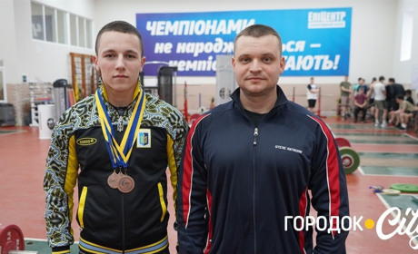 Один із трьох найсильніших. Городоцький важкоатлет здобув бронзу на Чемпіонаті України