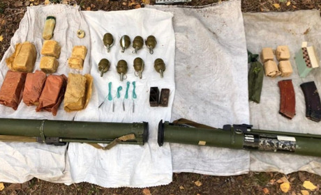 СБУ виявила у Вараському районі схованку зі зброєю