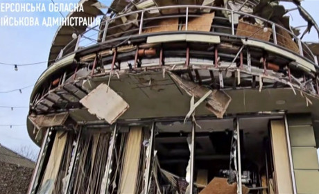 Нічна атака РФ на Херсон: два влучання у житлові квартали