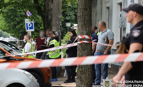 На вулиці в Житомирі чоловік розстріляв свою колишню дружину, а потім вистрілив у себе