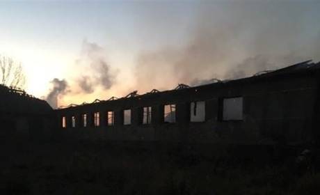 У селі Варяж Сокальського району згоріло 50 тонн сіна, яке знаходилося у будівлі колишнього колгоспу