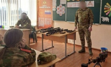 Російські окупанти нав’язують дітям на Херсонщині пропаганду і готують їх до війни