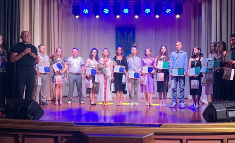 Третій випуск в умовах війни. У Переяславській громаді нагородили медалістів: хто вони?