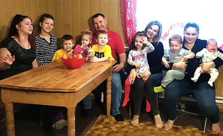 Через війну шість місяців багатодітна родина з Харківщини живе в Барі в родині Гарників